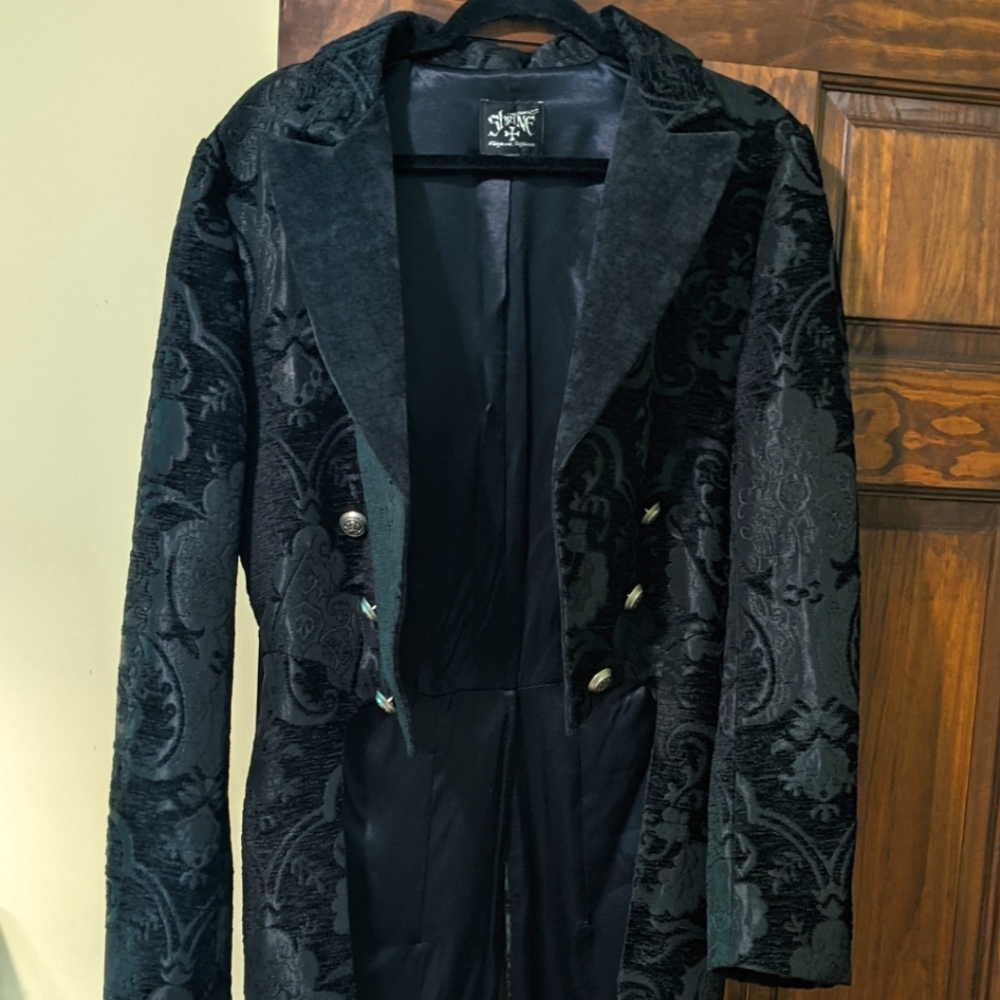 Shrine costume inlaid tailcoat (small)